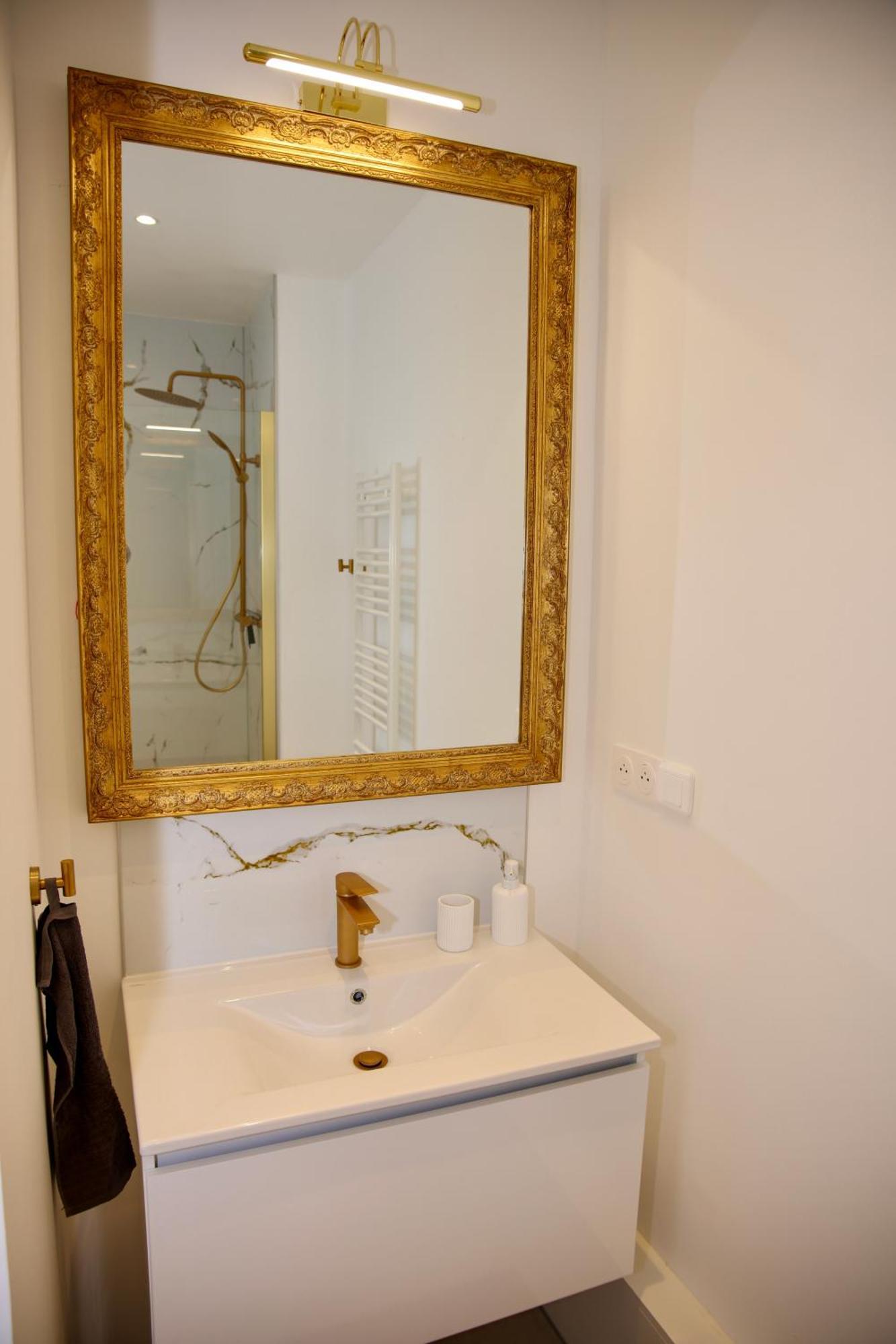 Au Coeur Du Boulingrin Apartman Reims Kültér fotó